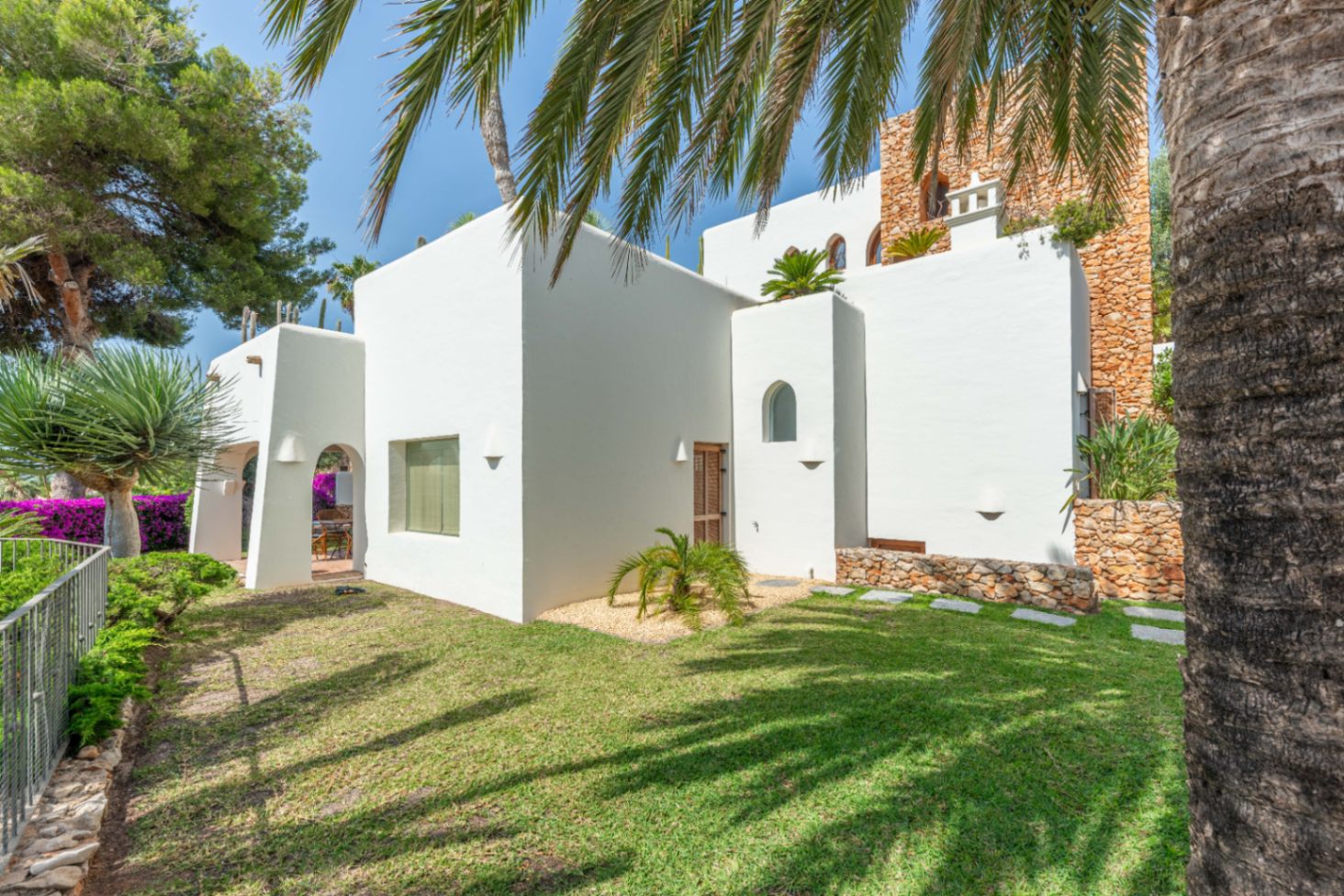 4125N - Villa con vistas al mar en estilo ibicenco en el Portet in Moraira cerca de la playa en venta
