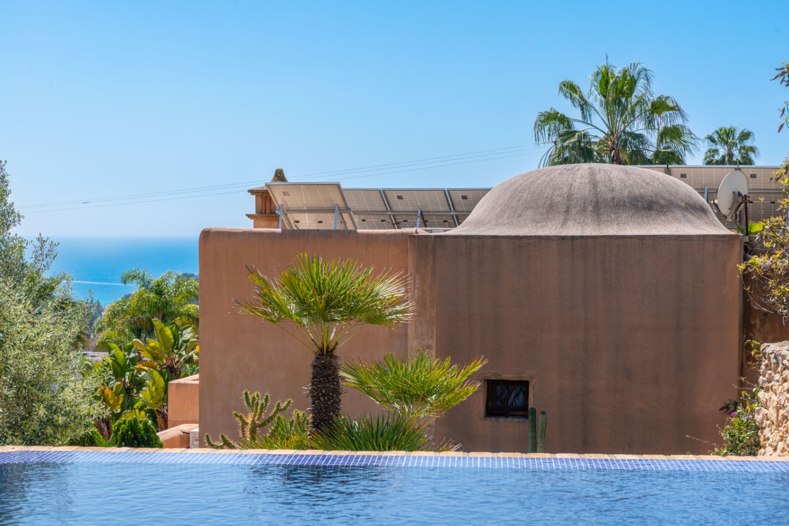 4134N - Villa im Ibiza Stil mit Meerblick zu kaufen in Moraira