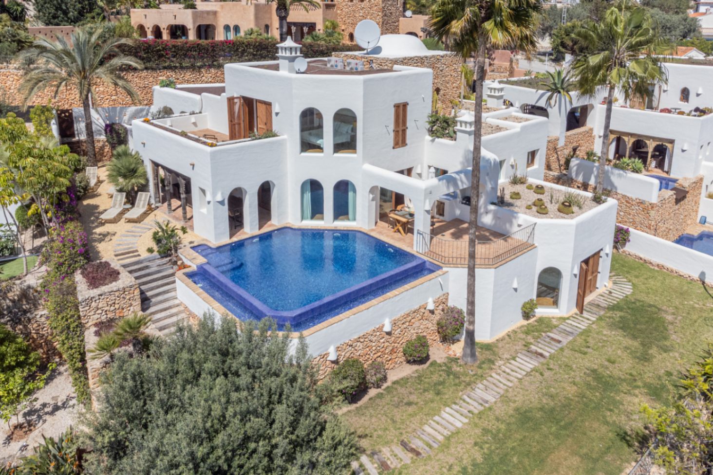 4134N - Villa im Ibiza Stil mit Meerblick zu kaufen in Moraira