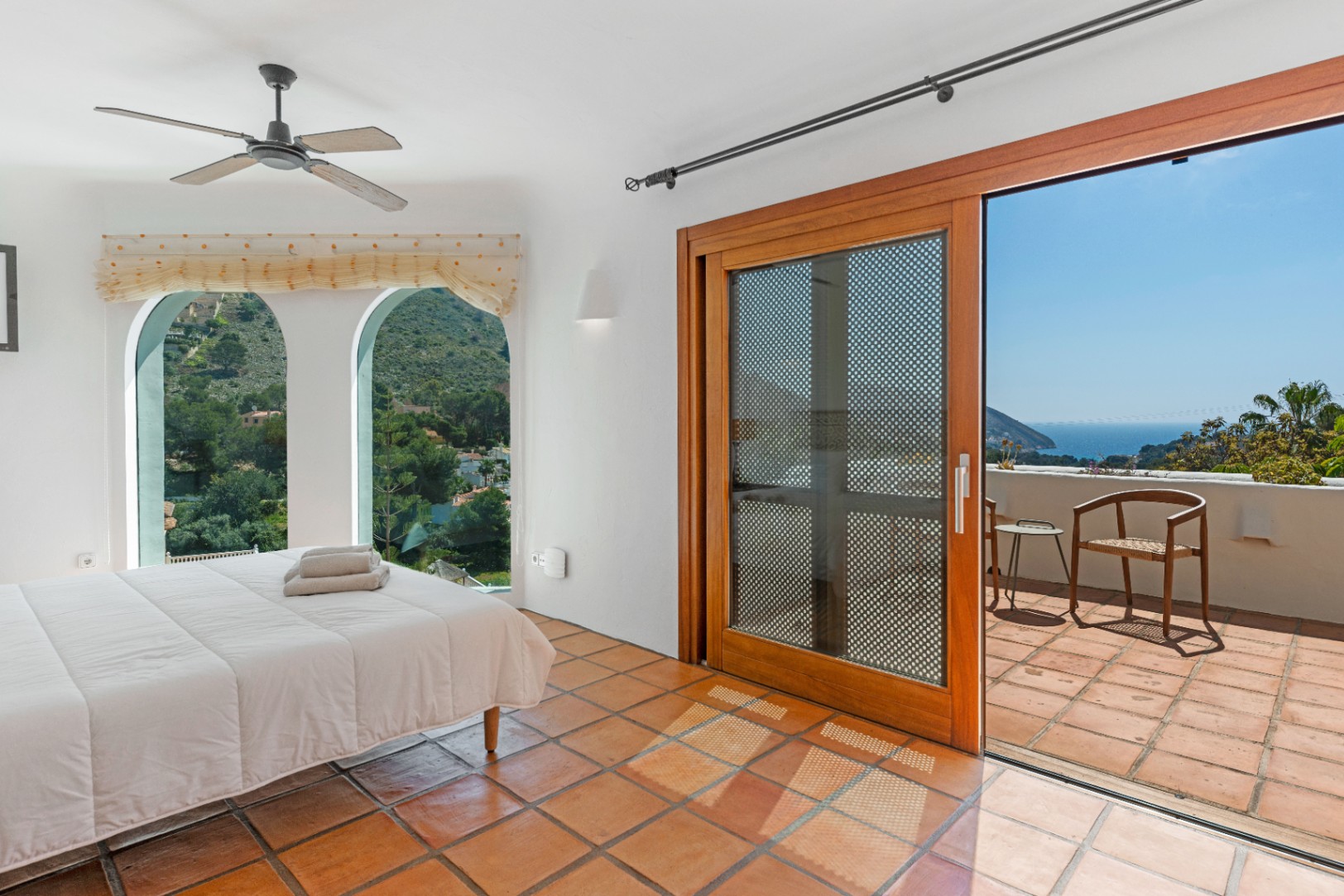 4134N - Villa im Ibiza Stil mit Meerblick zu kaufen in Moraira