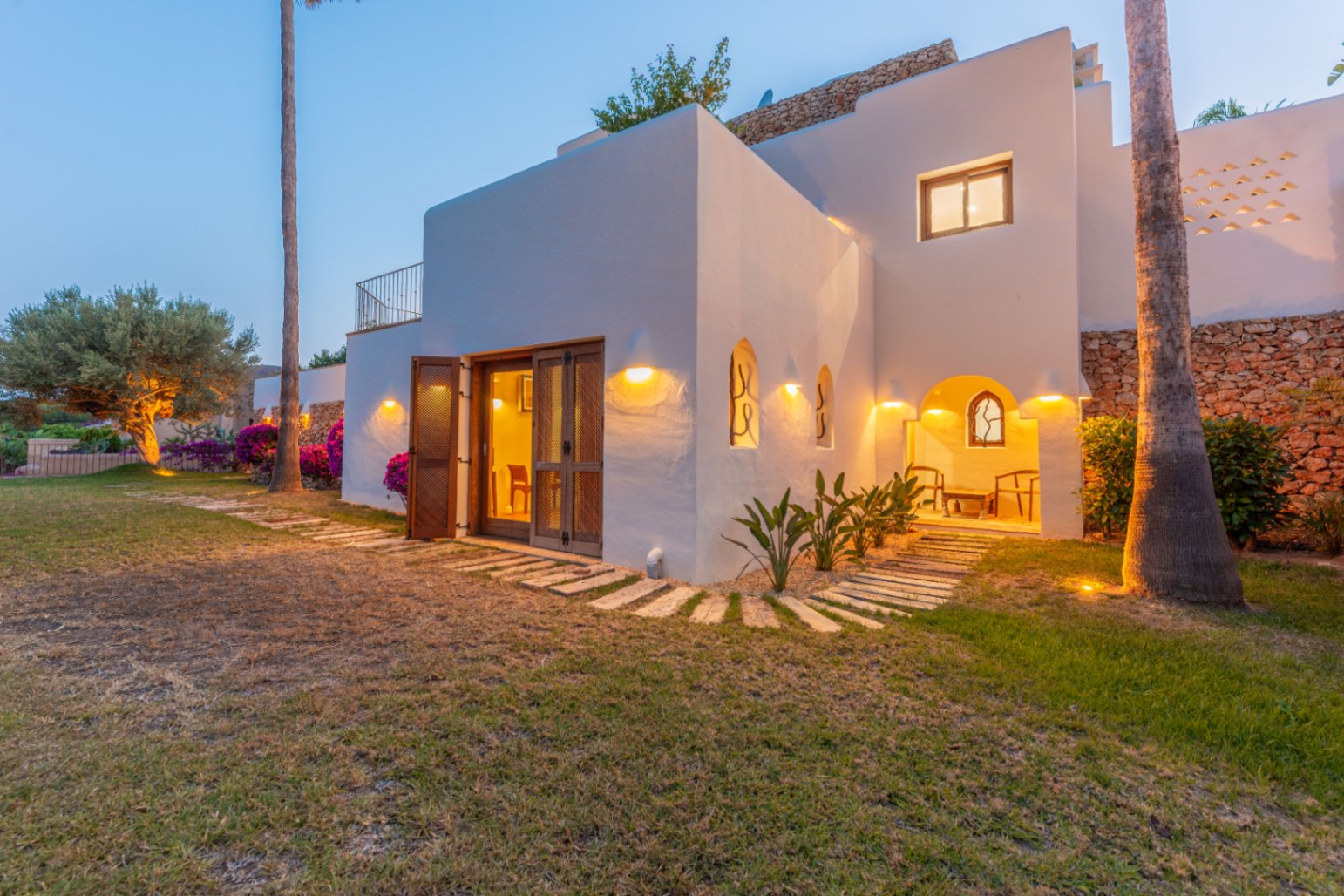 4134N - Villa im Ibiza Stil mit Meerblick zu kaufen in Moraira