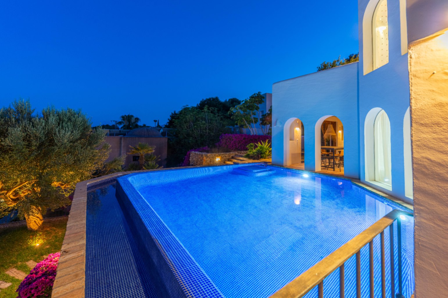 4134N - Villa im Ibiza Stil mit Meerblick zu kaufen in Moraira