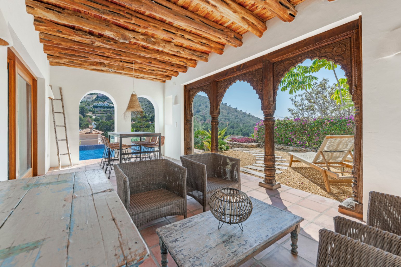 4134N - Villa im Ibiza Stil mit Meerblick zu kaufen in Moraira
