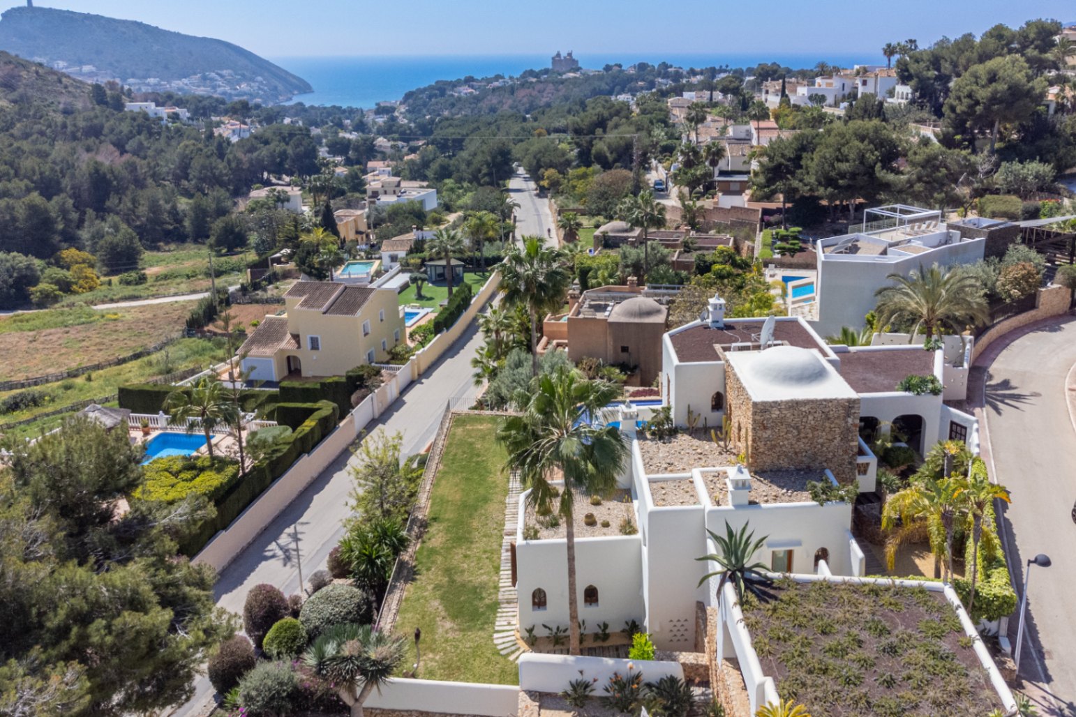4134N - Villa im Ibiza Stil mit Meerblick zu kaufen in Moraira